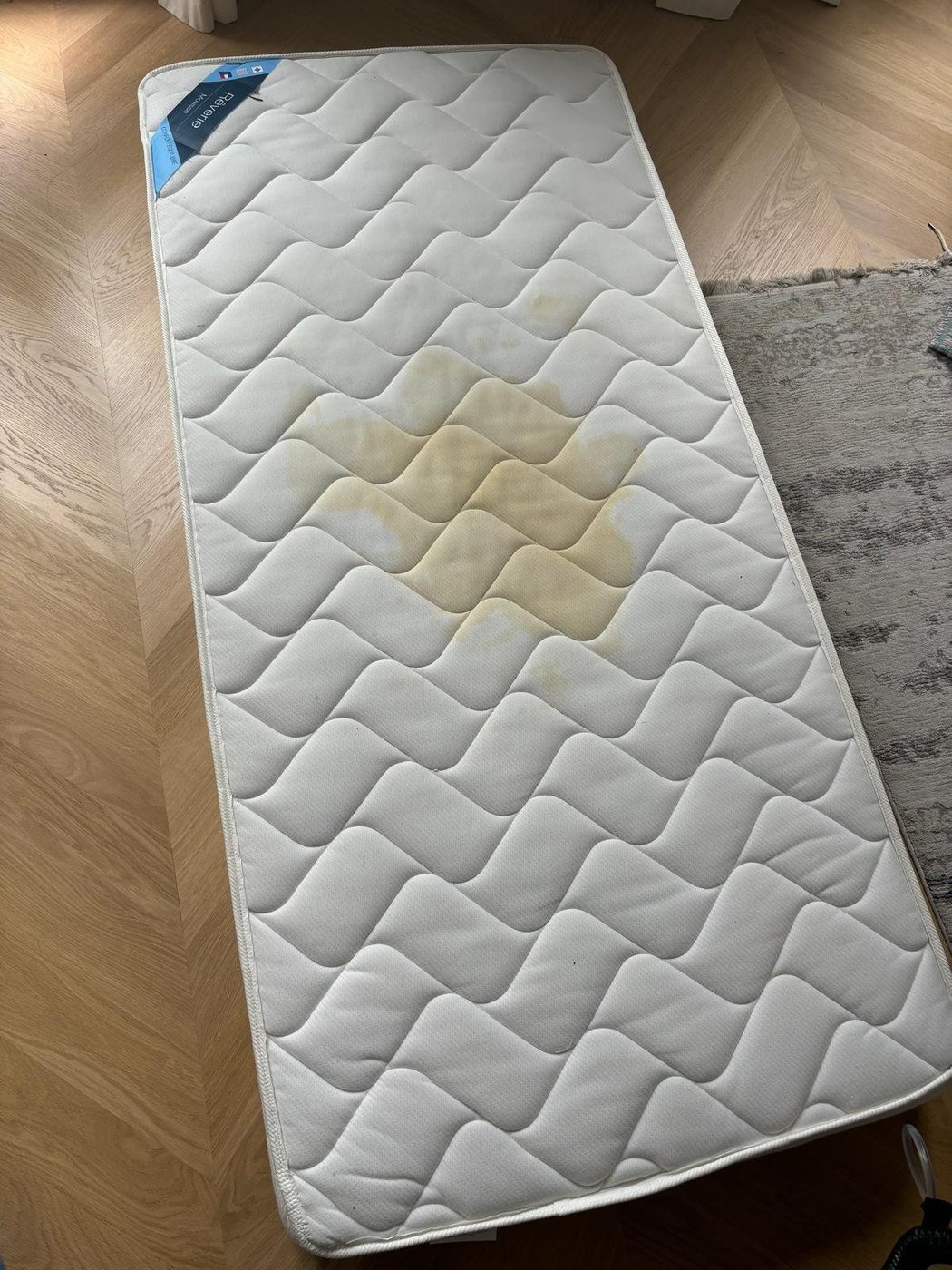 Matelas avant nettoyage par Zzérotache (photo n°17)