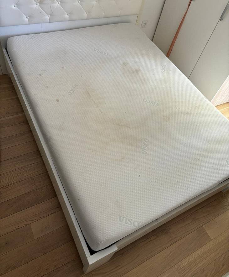 Matelas avant nettoyage par Zzérotache (photo n°24)