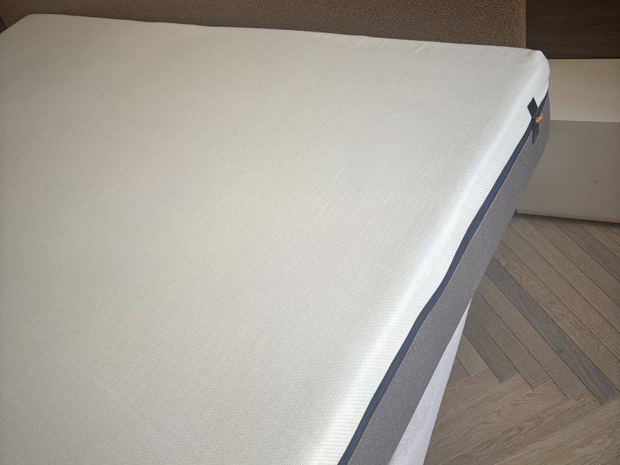 Matelas avec tache rose après nettoyage à domicile, Paris et Île-de-France