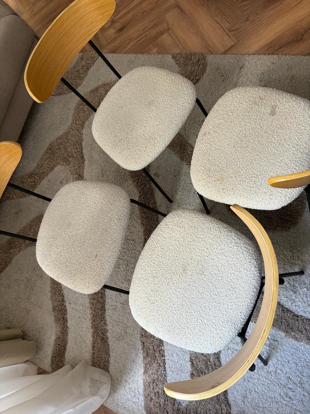 Chaises et fauteuils avant nettoyage par Zzérotache (photo n°20)