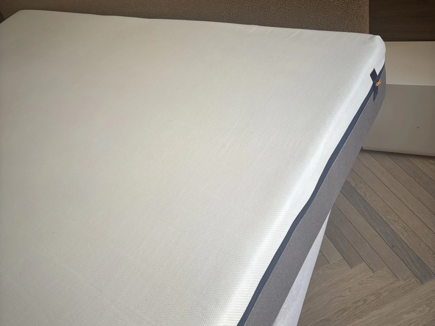 Matelas avec tache rose après nettoyage à domicile, Paris et Île-de-France