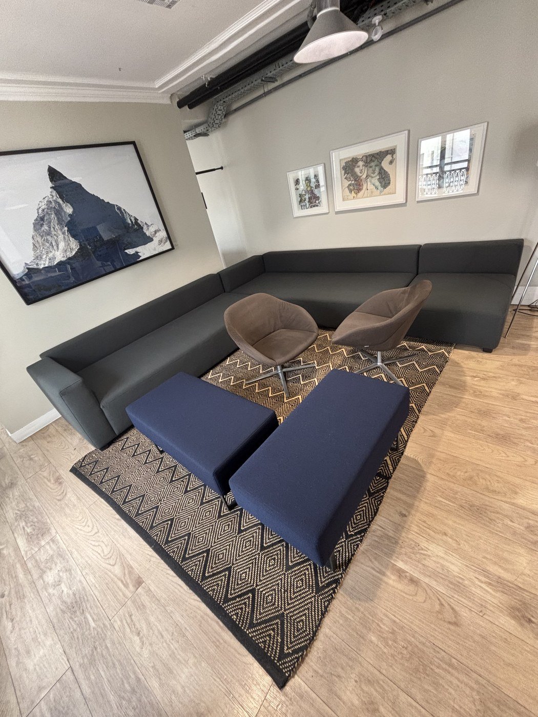 Banquette et pouf nettoyés