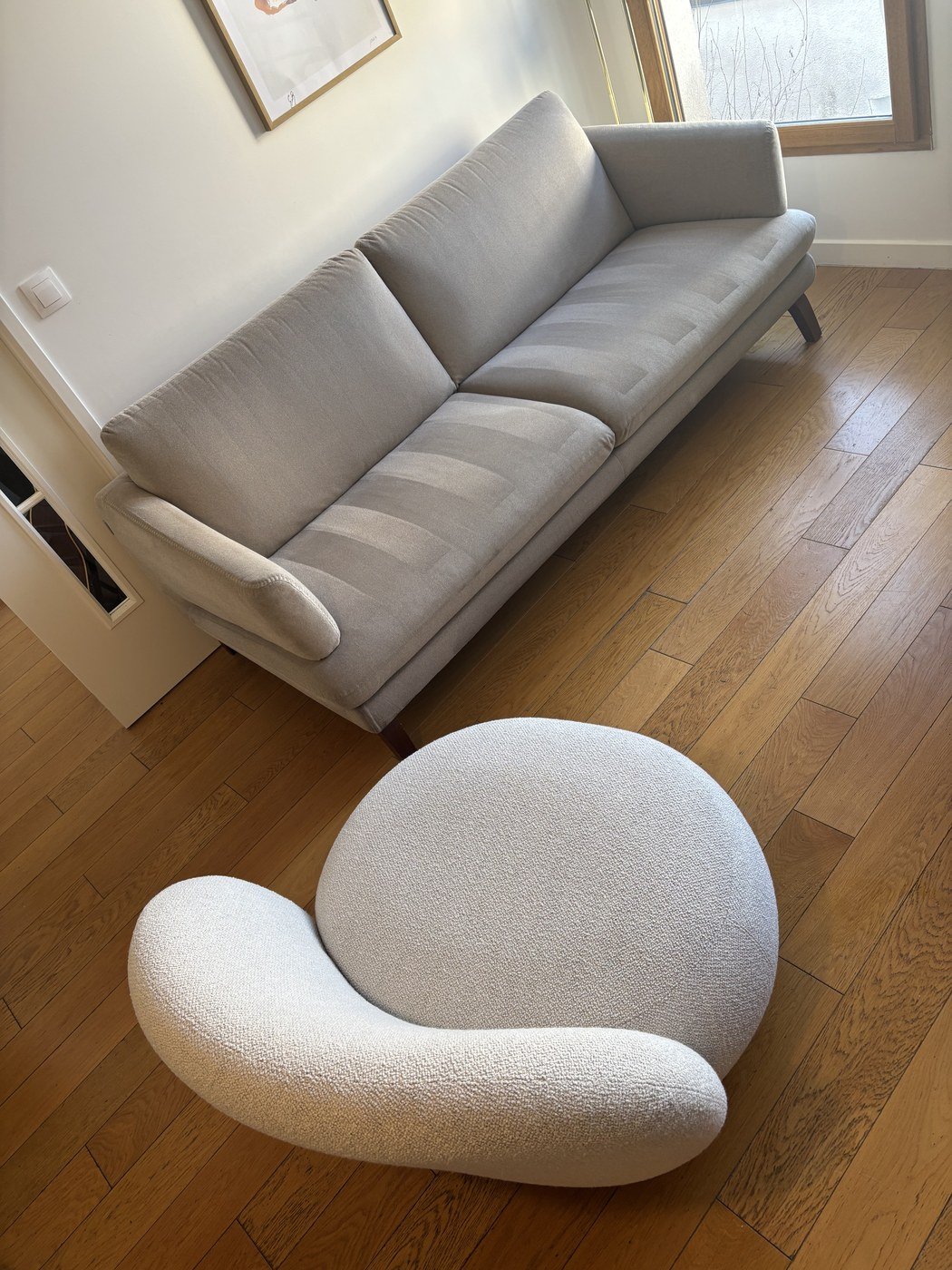 Canapé blanc et fauteuil bouclette nettoyés