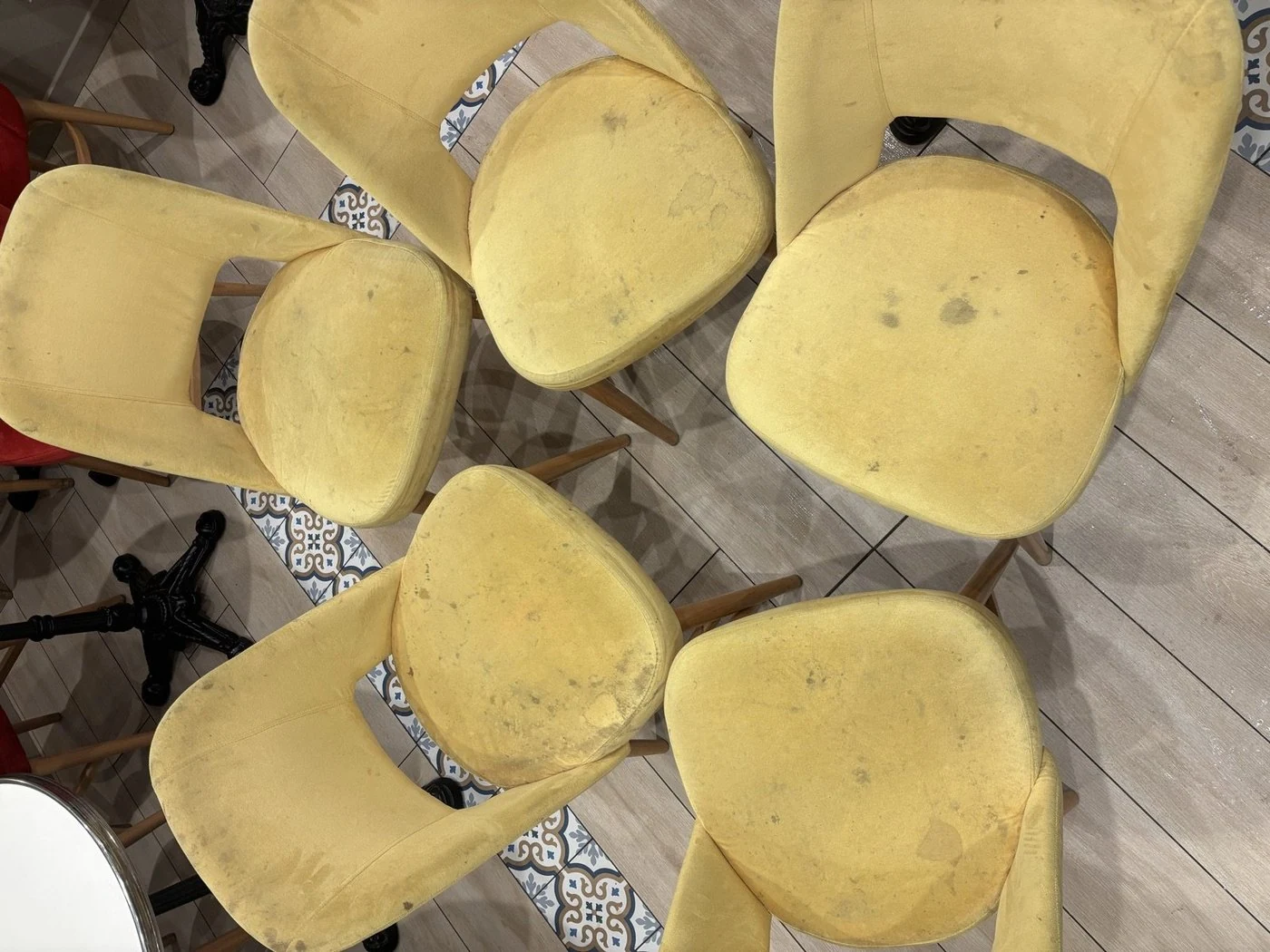 Chaises et fauteuils avant nettoyage par Zzérotache (photo n°19)